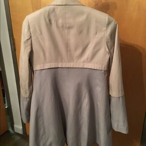 Tahari spring rain jacket in tan/gray size small